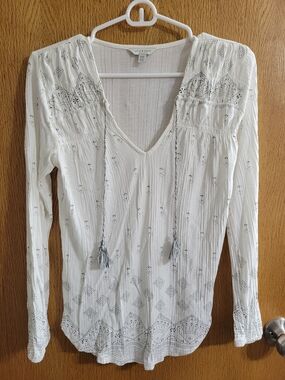 Lucky Brand White V‑Neck Embroidered Tunic with Tassels